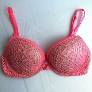 Victoria's Secret Crocheted Lace 32C Pink Very Sexy Push Up Pigeonnant Bra VS